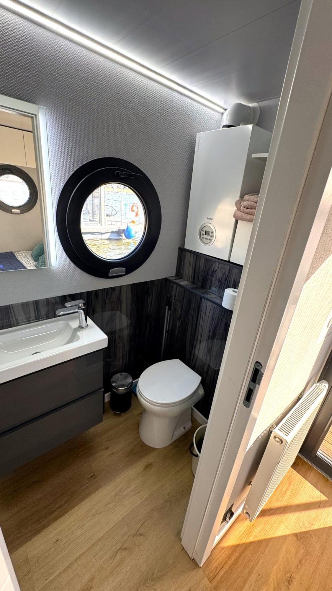 Houseboat Water Boy Apartament Plywajacy Dom Na Wodzie Lodz Apartment Wroclaw Luaran gambar