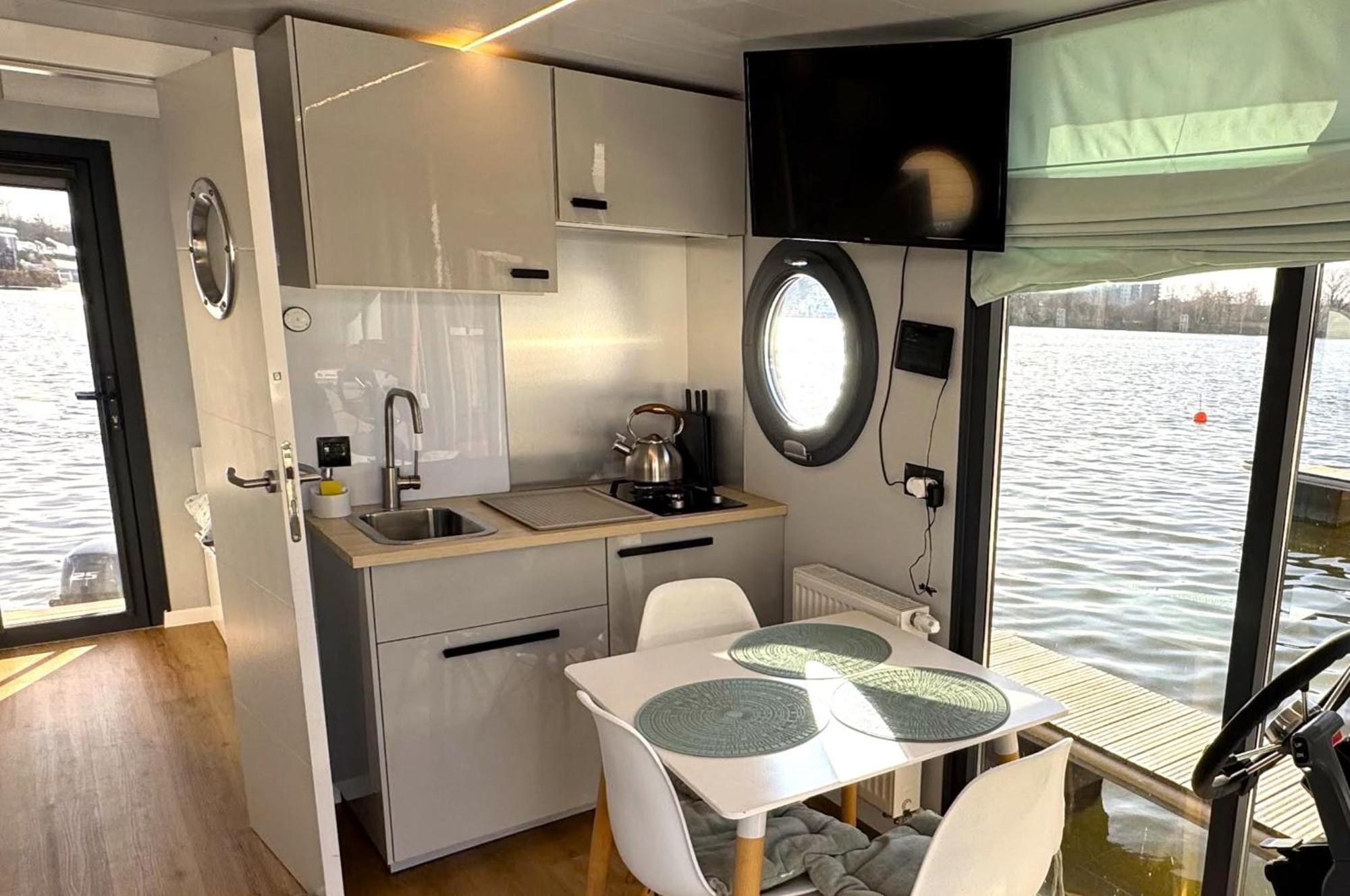 Houseboat Water Boy Apartament Plywajacy Dom Na Wodzie Lodz Apartment Wroclaw Luaran gambar